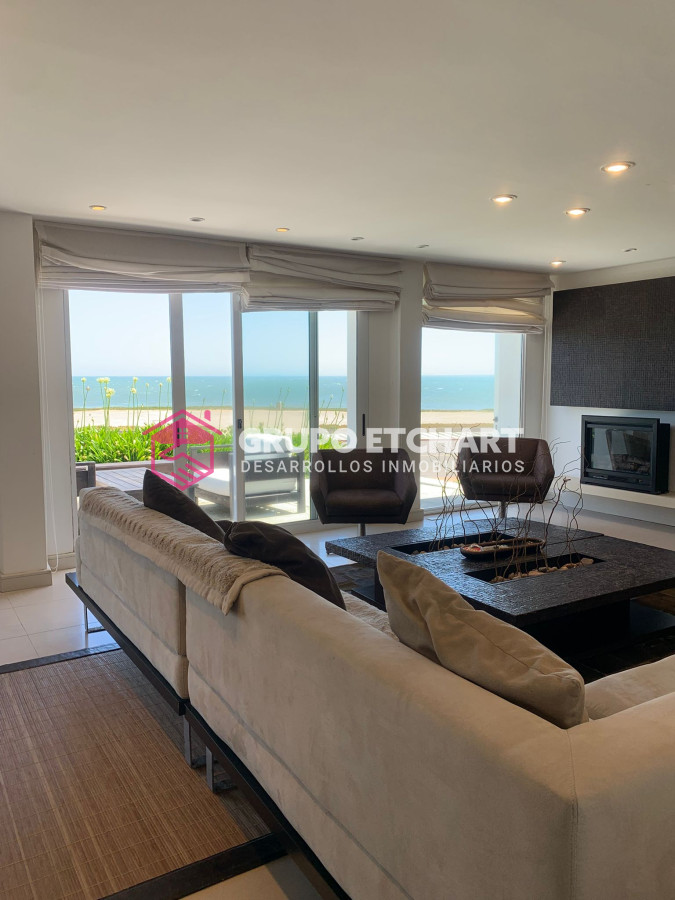 Casa ID.208 - CASA EN VENTA, PRIMERA LÍNEA PUNTA DEL ESTE