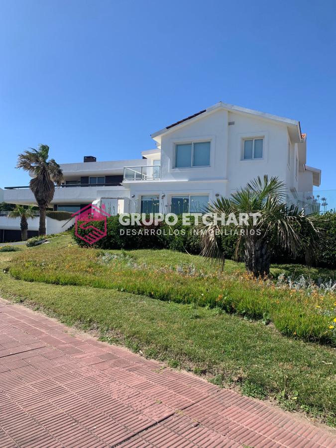 Casa ID.208 - CASA EN VENTA, PRIMERA LÍNEA PUNTA DEL ESTE