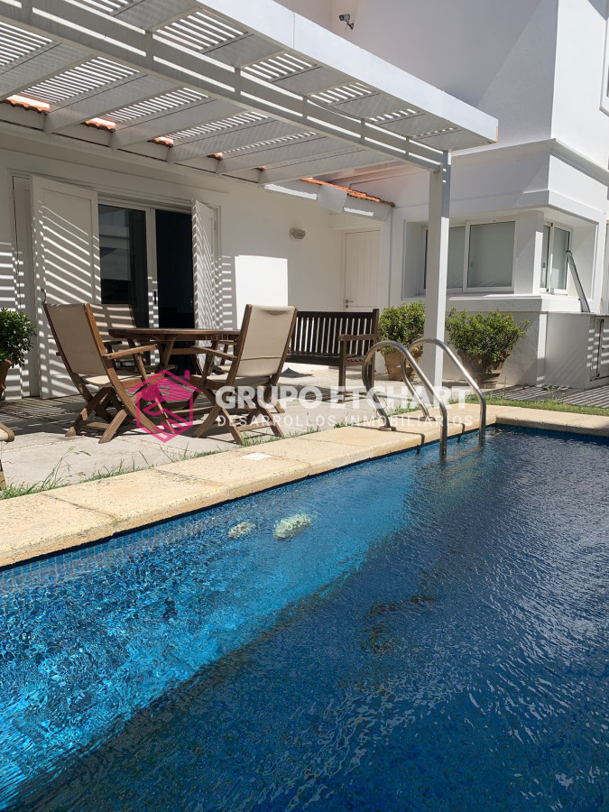 Casa ID.208 - CASA EN VENTA, PRIMERA LÍNEA PUNTA DEL ESTE