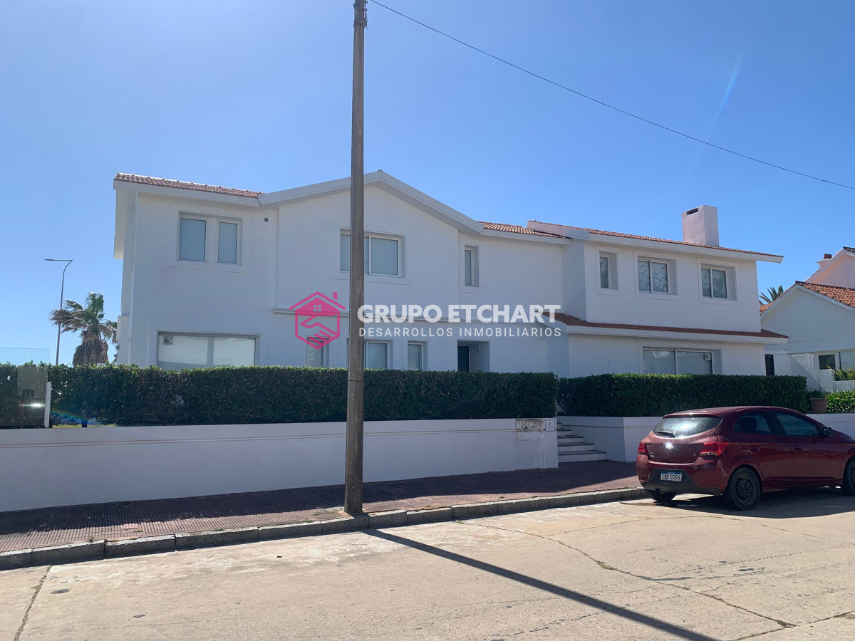 Casa ID.208 - CASA EN VENTA, PRIMERA LÍNEA PUNTA DEL ESTE