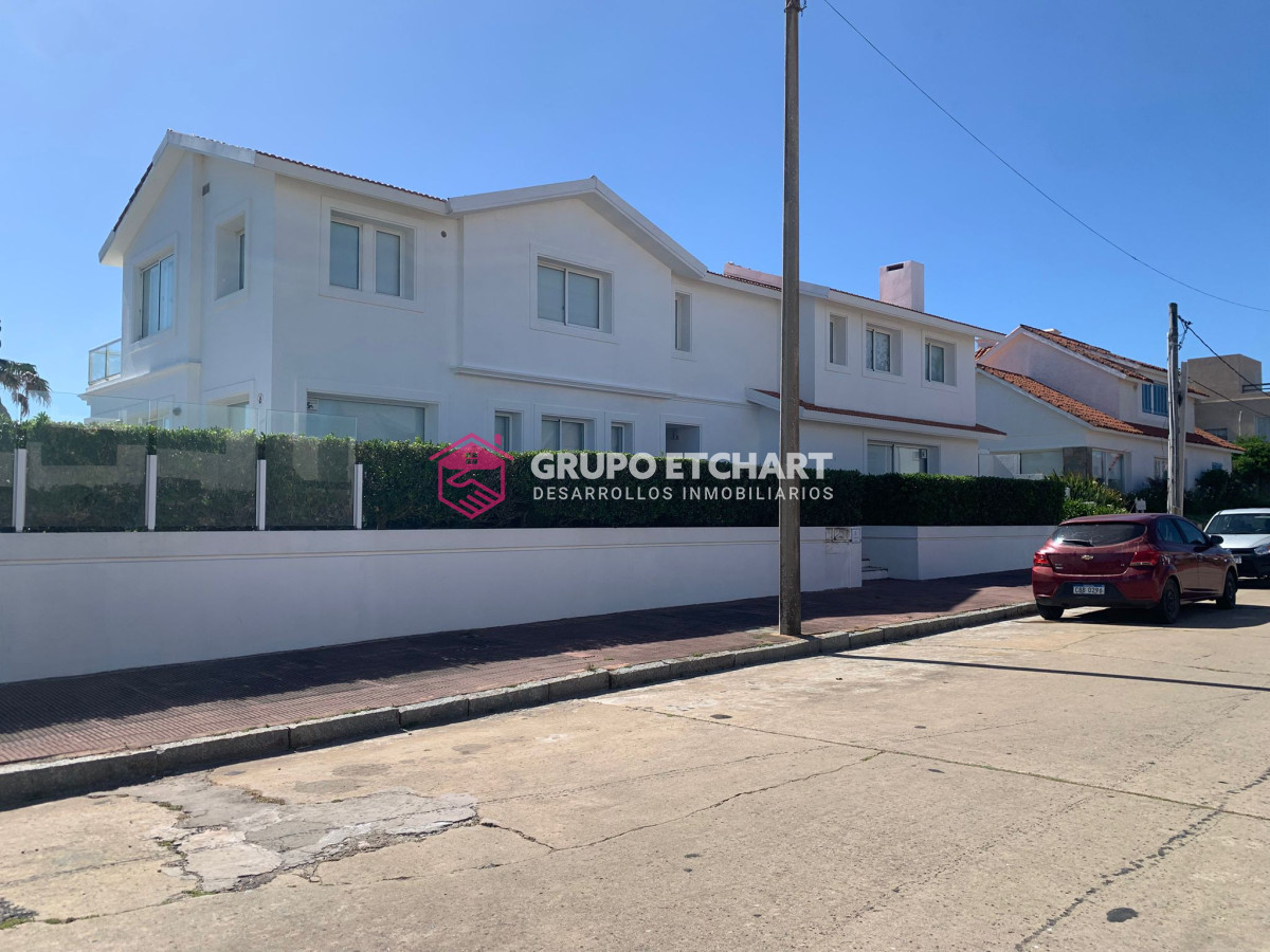 Casa ID.208 - CASA EN VENTA, PRIMERA LÍNEA PUNTA DEL ESTE