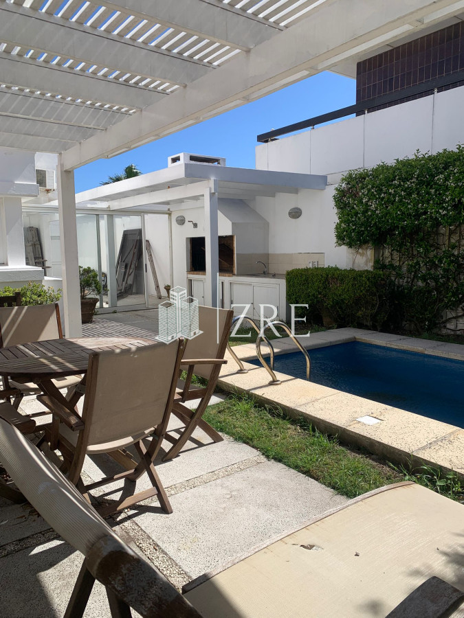 Casa ID.1134 - GRAN CASA EN VENTA, PRIMERA LÍNEA