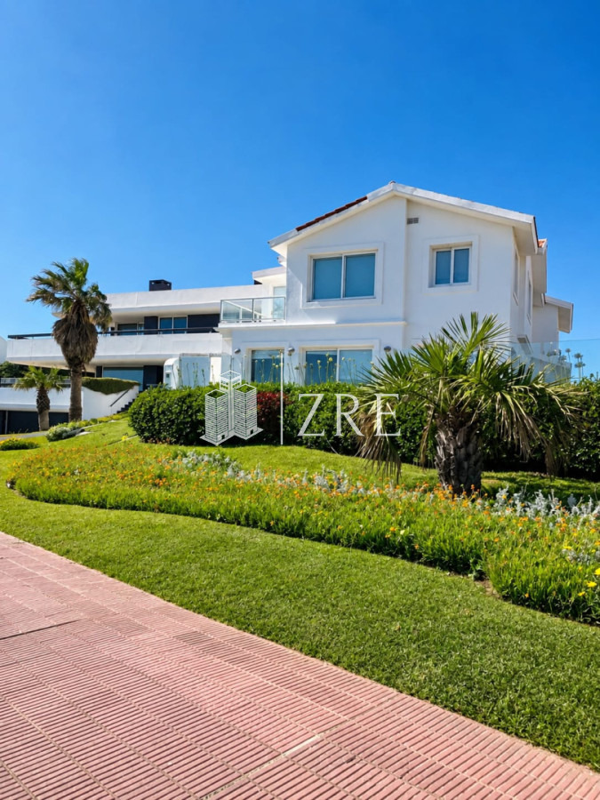 Casa ID.1134 - GRAN CASA EN VENTA, PRIMERA LÍNEA