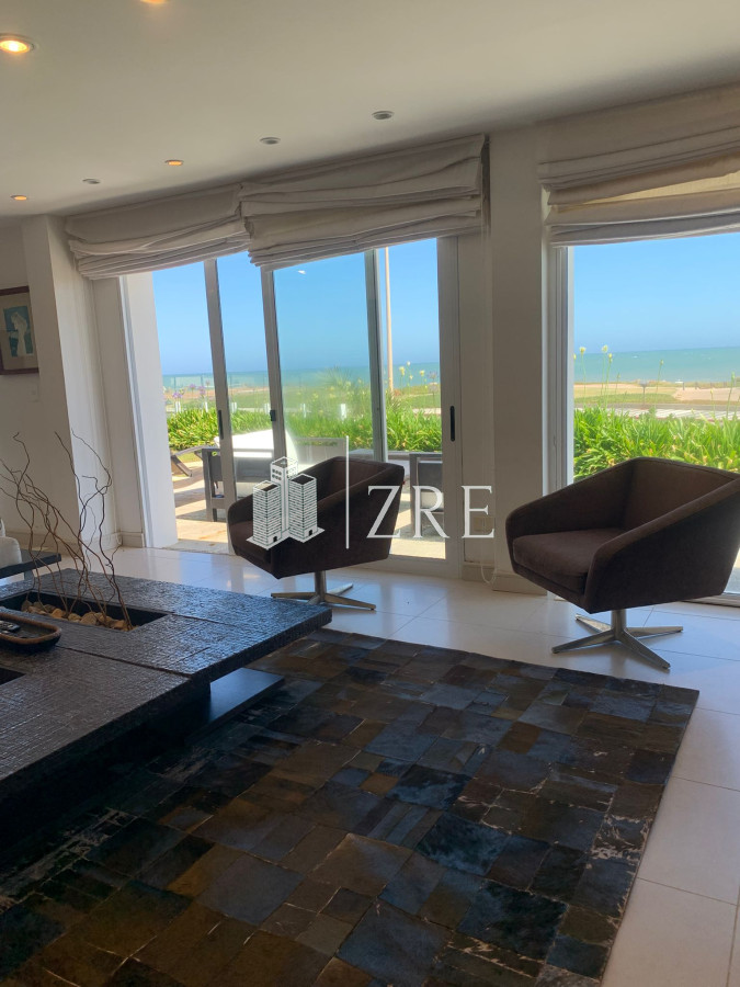 Casa ID.1134 - GRAN CASA EN VENTA, PRIMERA LÍNEA