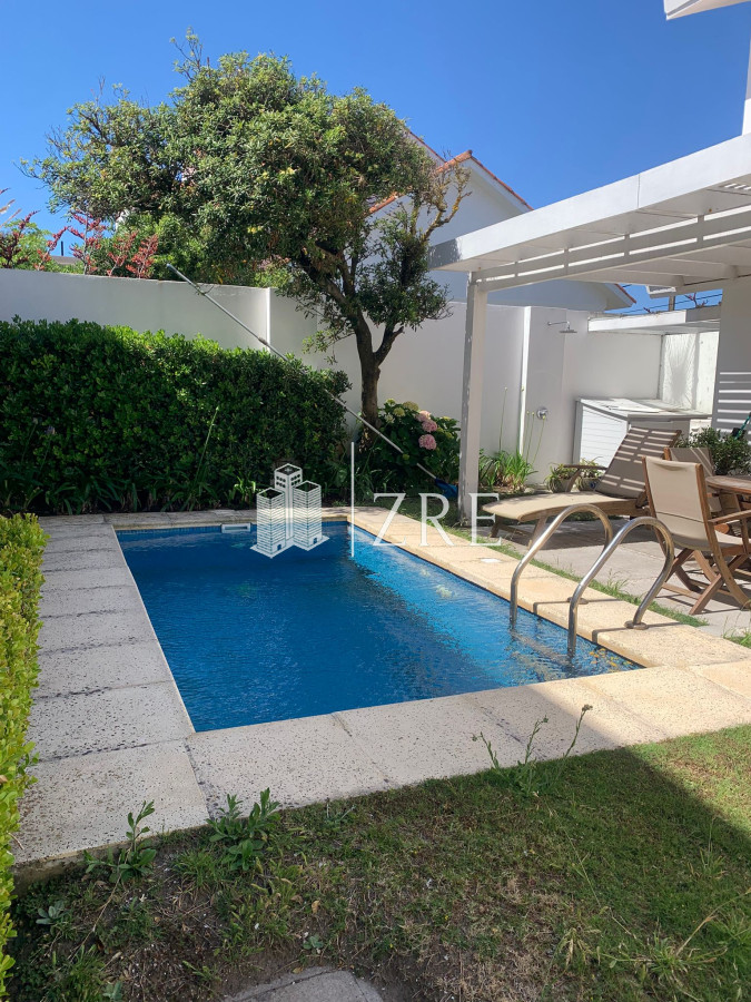 Casa ID.1134 - GRAN CASA EN VENTA, PRIMERA LÍNEA