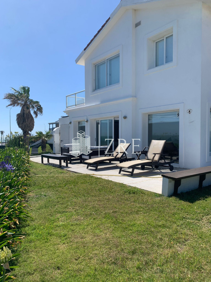 Casa ID.1134 - GRAN CASA EN VENTA, PRIMERA LÍNEA