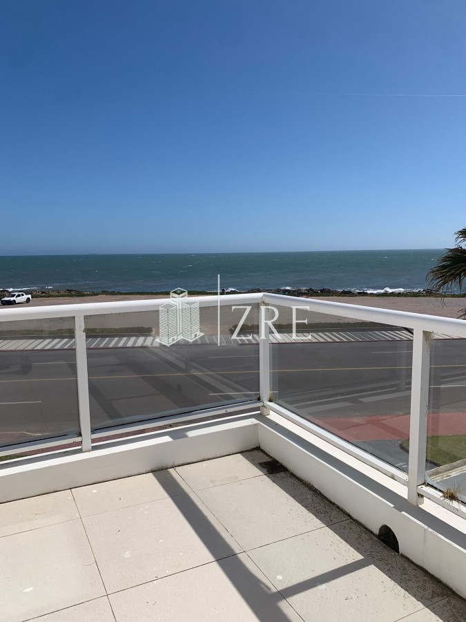 Casa ID.1134 - GRAN CASA EN VENTA, PRIMERA LÍNEA