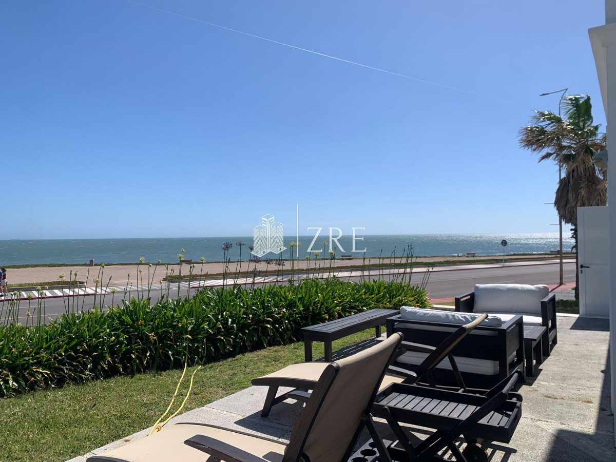 Casa ID.1134 - GRAN CASA EN VENTA, PRIMERA LÍNEA