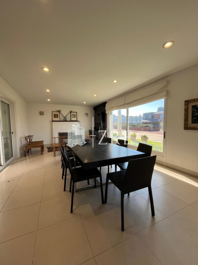 Casa ID.1134 - GRAN CASA EN VENTA, PRIMERA LÍNEA