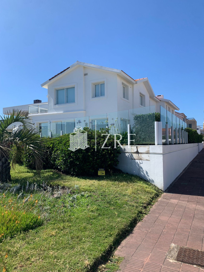 Casa ID.1134 - GRAN CASA EN VENTA, PRIMERA LÍNEA