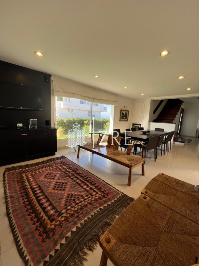 Casa ID.1134 - GRAN CASA EN VENTA, PRIMERA LÍNEA