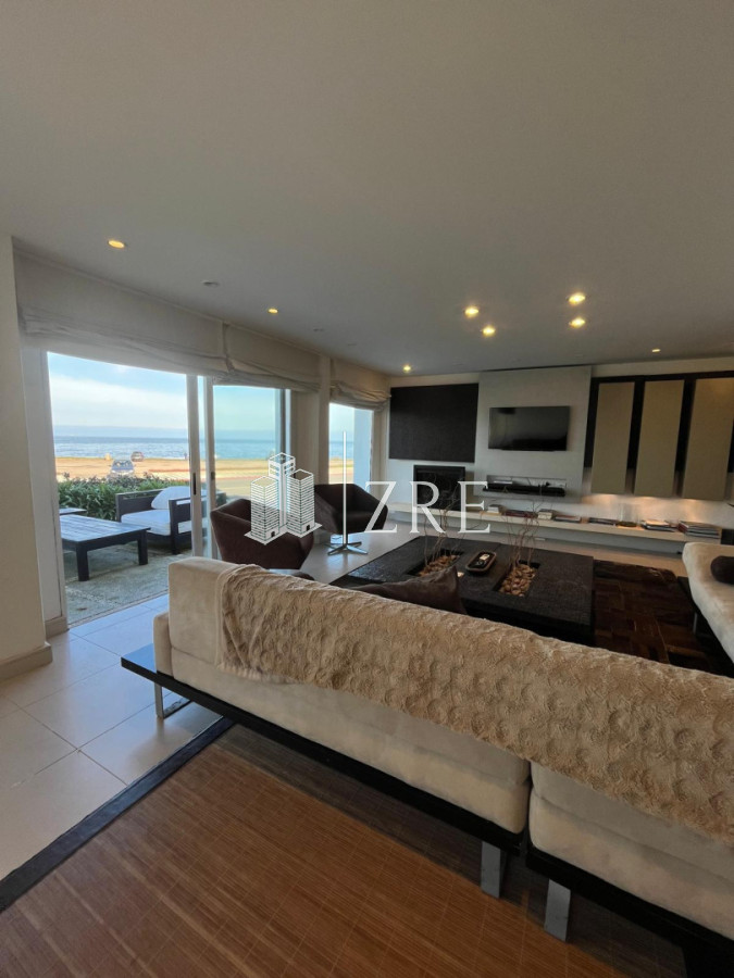Casa ID.1134 - GRAN CASA EN VENTA, PRIMERA LÍNEA