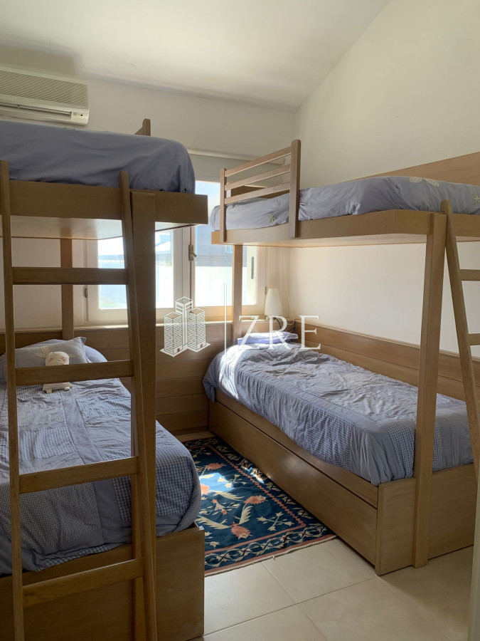 Casa ID.1134 - GRAN CASA EN VENTA, PRIMERA LÍNEA