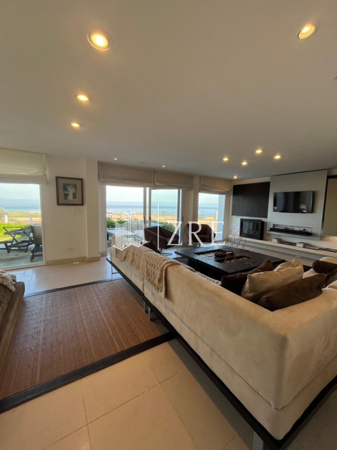 Casa ID.1134 - GRAN CASA EN VENTA, PRIMERA LÍNEA
