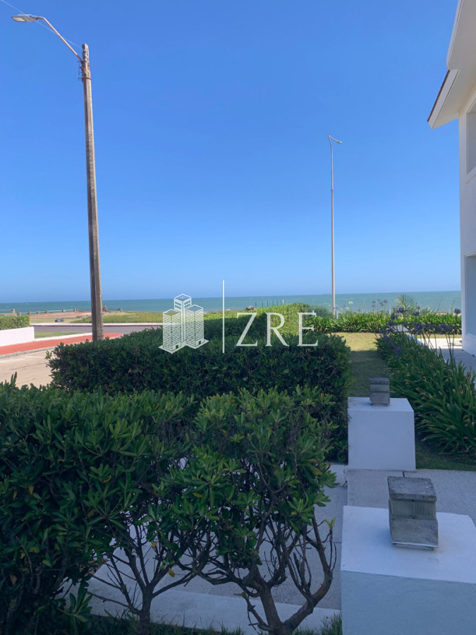 Casa ID.1134 - GRAN CASA EN VENTA, PRIMERA LÍNEA