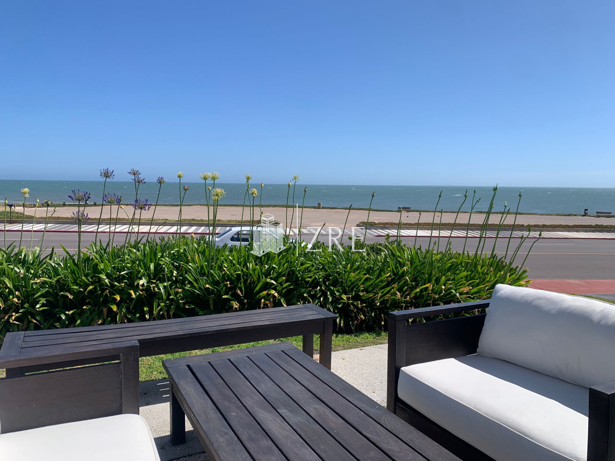 Casa ID.1134 - GRAN CASA EN VENTA, PRIMERA LÍNEA