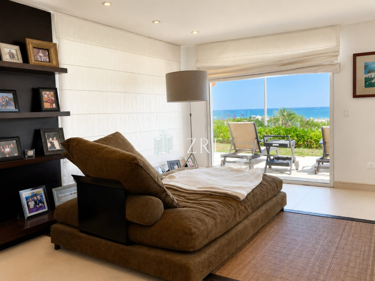 Casa ID.1134 - GRAN CASA EN VENTA, PRIMERA LÍNEA