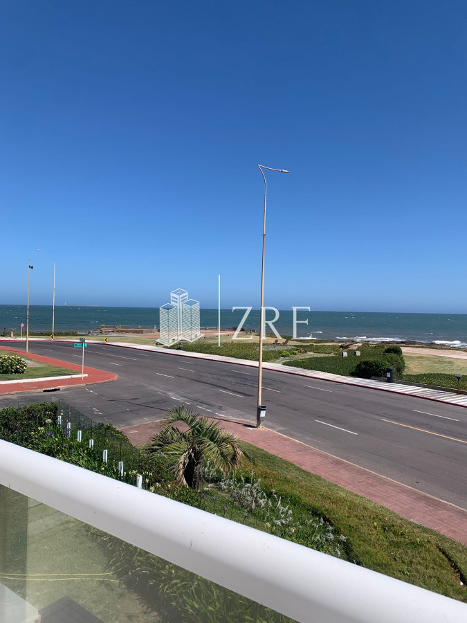 Casa ID.1134 - GRAN CASA EN VENTA, PRIMERA LÍNEA