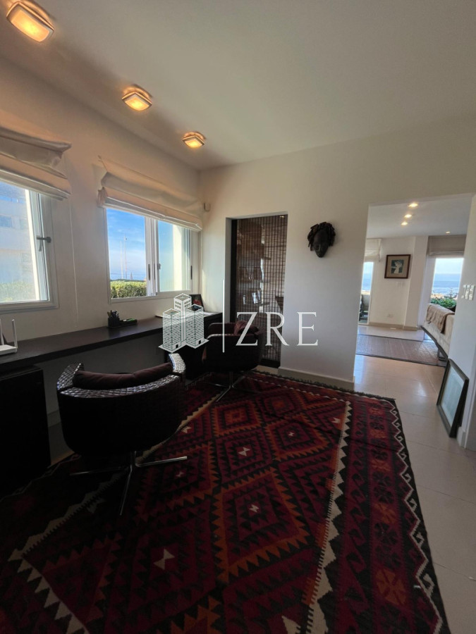 Casa ID.1134 - GRAN CASA EN VENTA, PRIMERA LÍNEA