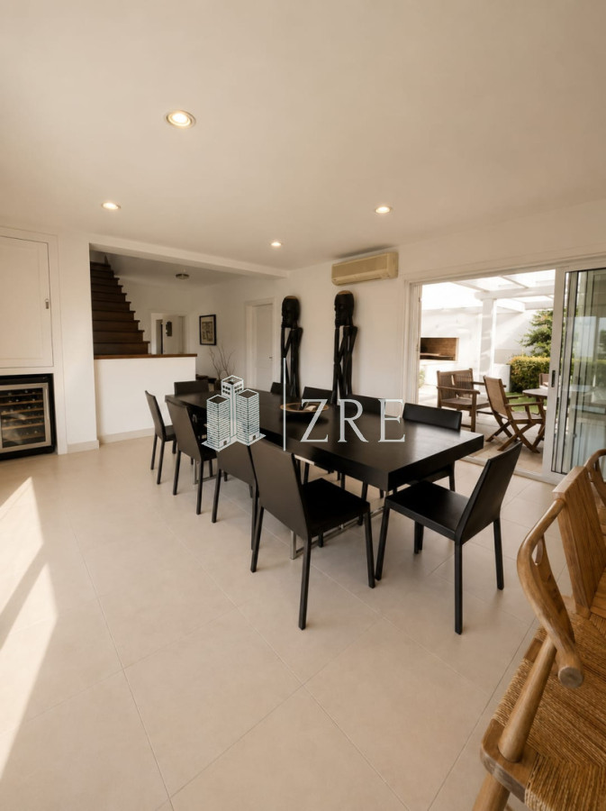 Casa ID.1134 - GRAN CASA EN VENTA, PRIMERA LÍNEA