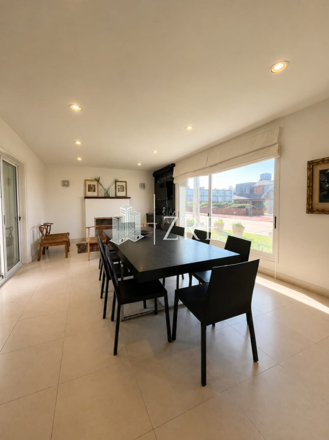 Casa ID.1134 - GRAN CASA EN VENTA, PRIMERA LÍNEA