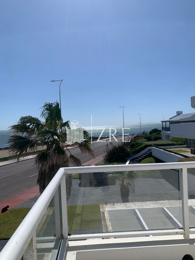 Casa ID.1134 - GRAN CASA EN VENTA, PRIMERA LÍNEA