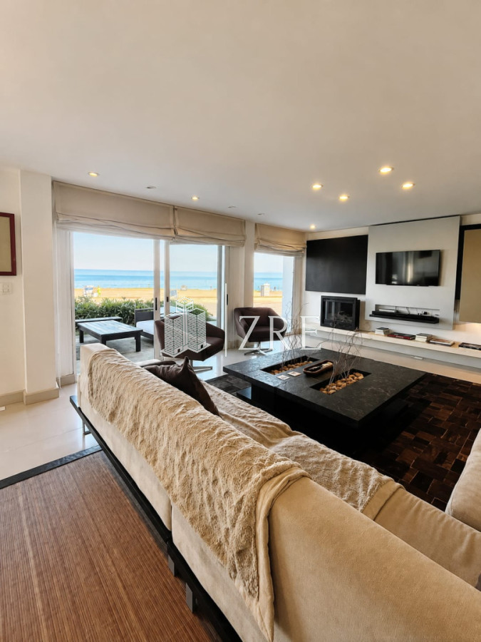 Casa ID.1134 - GRAN CASA EN VENTA, PRIMERA LÍNEA