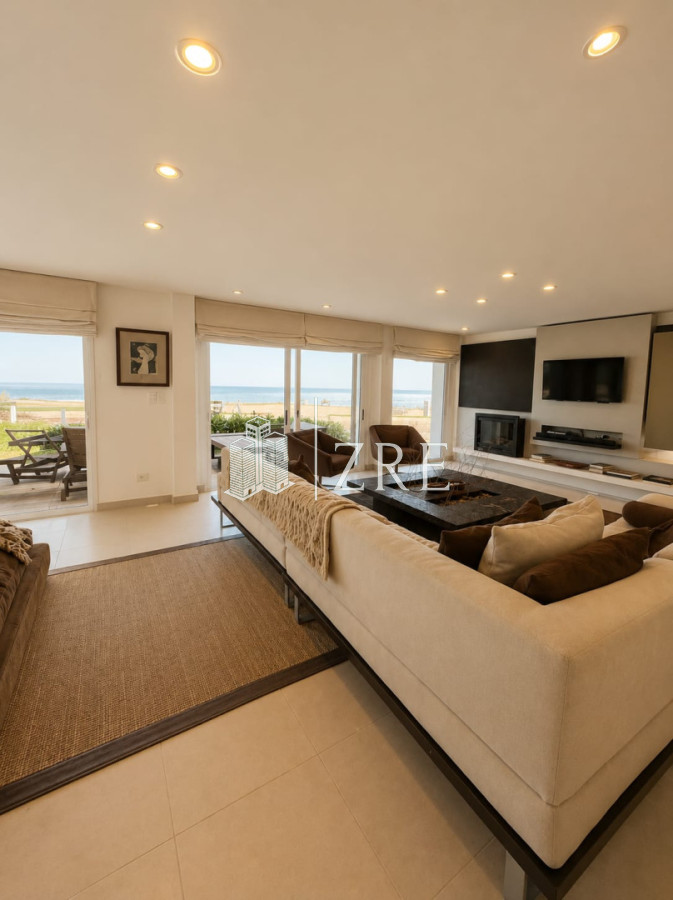 Casa ID.1134 - GRAN CASA EN VENTA, PRIMERA LÍNEA