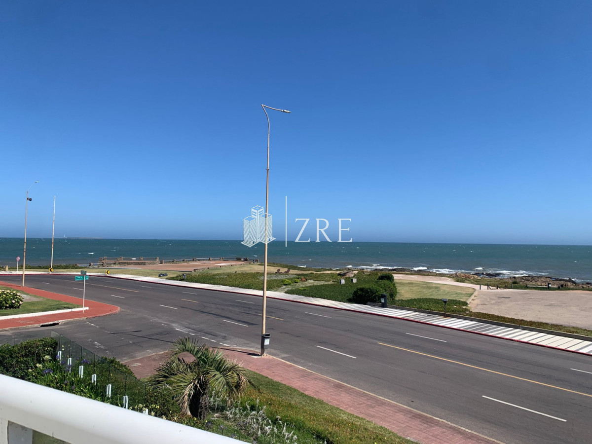 Casa ID.1134 - GRAN CASA EN VENTA, PRIMERA LÍNEA