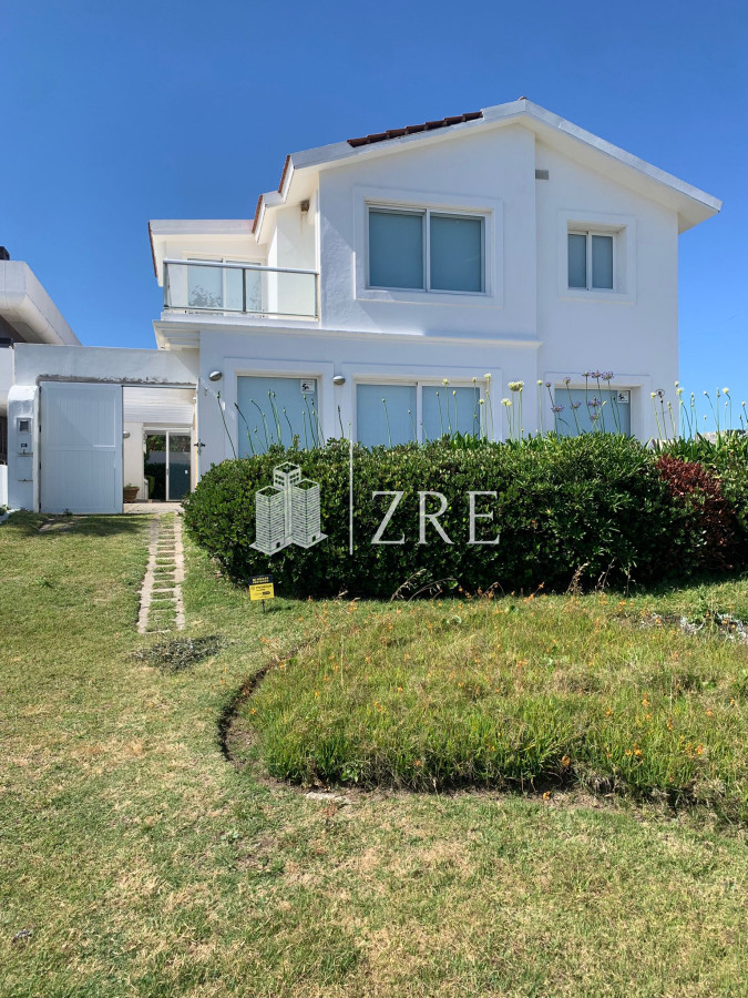 Casa ID.1134 - GRAN CASA EN VENTA, PRIMERA LÍNEA