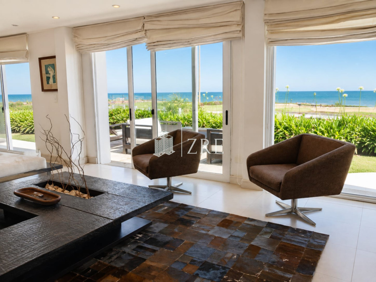 Casa ID.1134 - GRAN CASA EN VENTA, PRIMERA LÍNEA