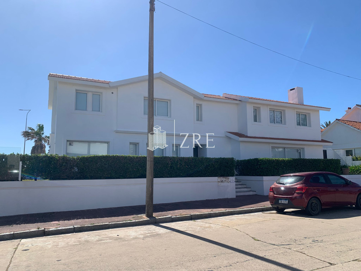 Casa ID.1134 - GRAN CASA EN VENTA, PRIMERA LÍNEA