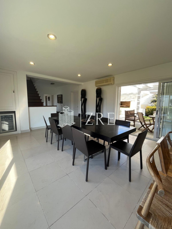 Casa ID.1134 - GRAN CASA EN VENTA, PRIMERA LÍNEA