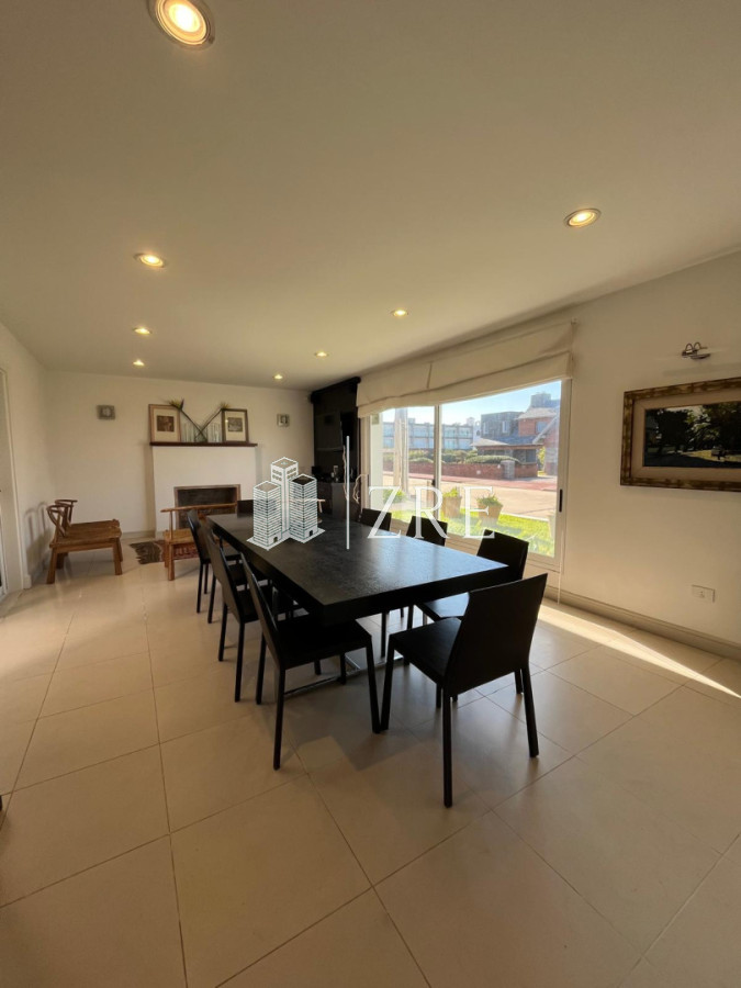 Casa ID.1134 - GRAN CASA EN VENTA, PRIMERA LÍNEA