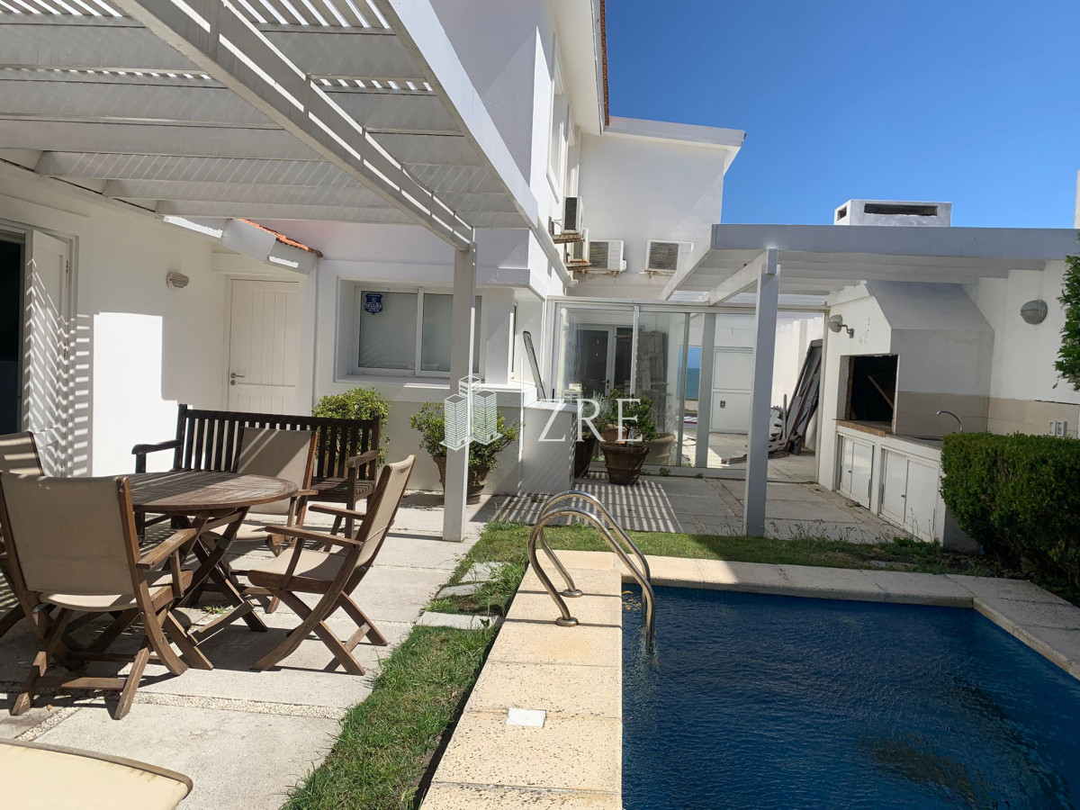 Casa ID.1134 - GRAN CASA EN VENTA, PRIMERA LÍNEA