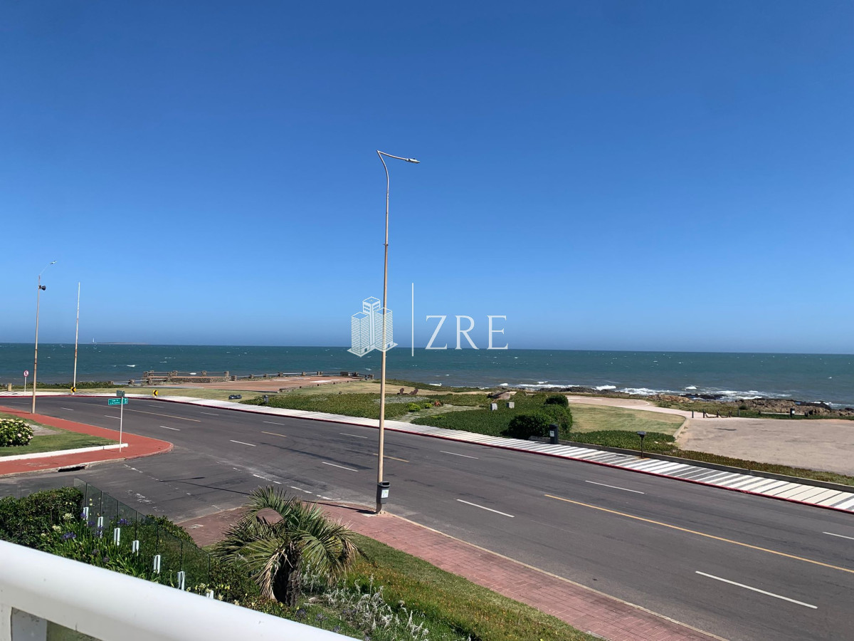 Casa ID.1134 - GRAN CASA EN VENTA, PRIMERA LÍNEA