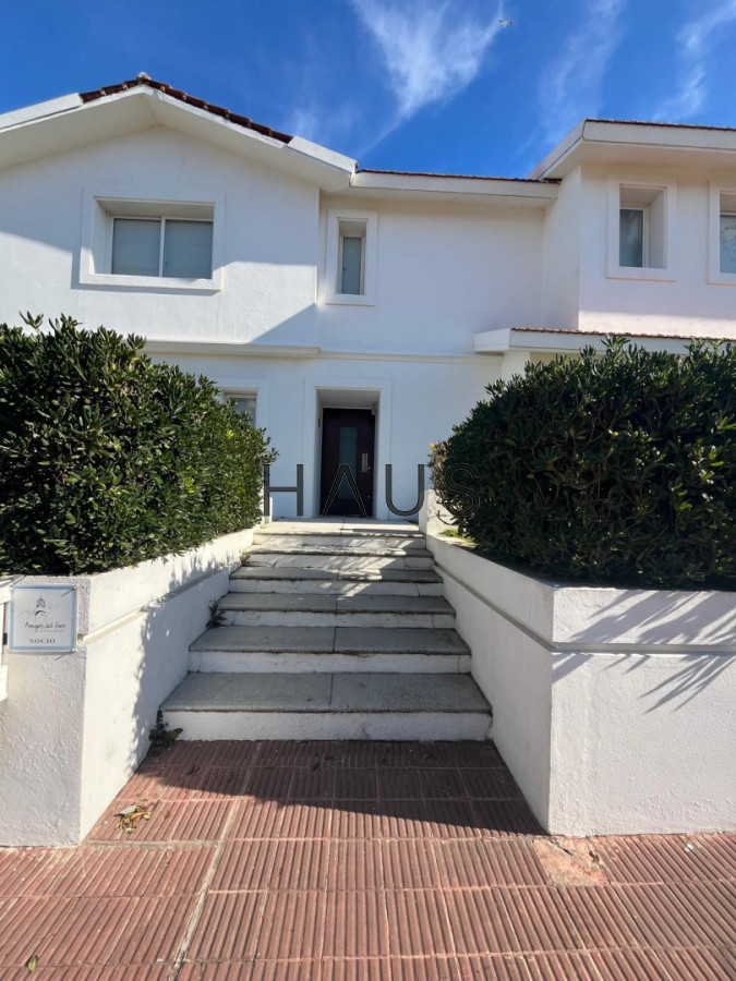 Casa ID.868 - CASA EN VENTA, PRIMERA LÍNEA PUNTA DEL ESTE