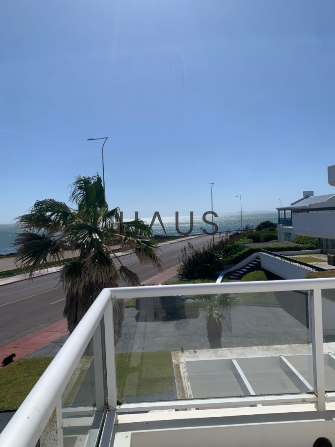 Casa ID.868 - CASA EN VENTA, PRIMERA LÍNEA PUNTA DEL ESTE