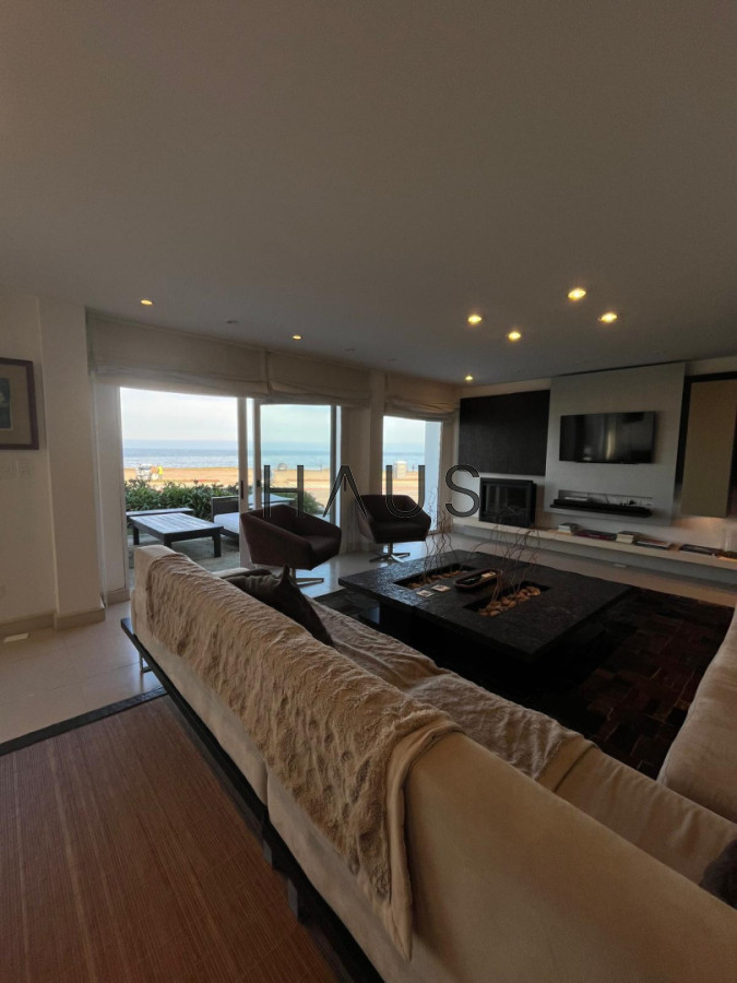 Casa ID.868 - CASA EN VENTA, PRIMERA LÍNEA PUNTA DEL ESTE