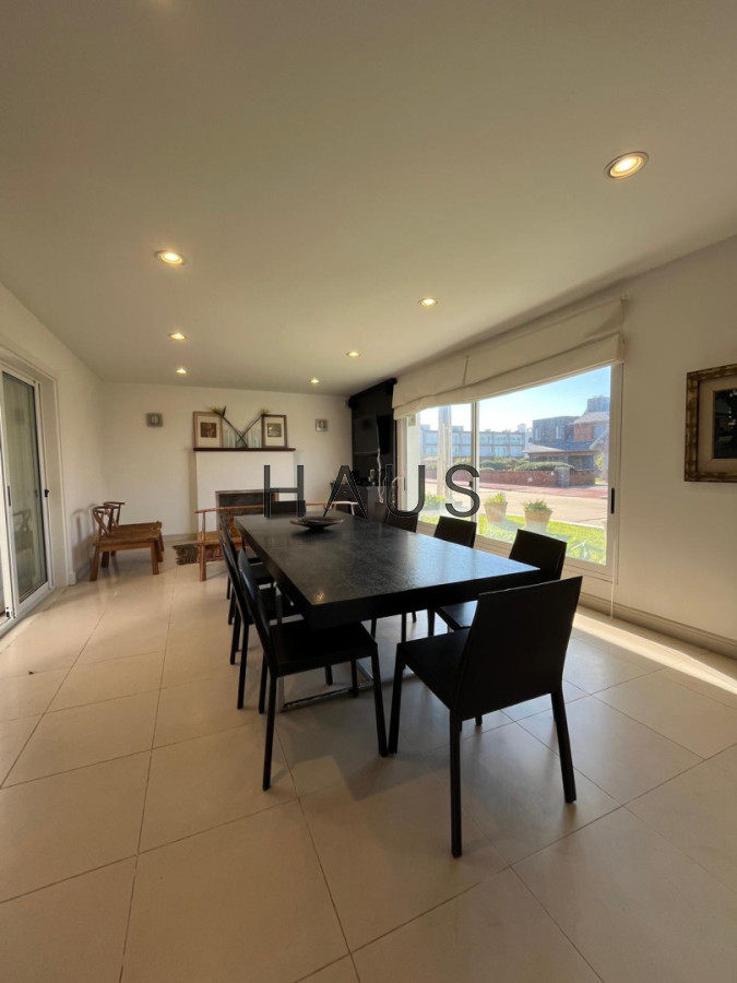 Casa ID.868 - CASA EN VENTA, PRIMERA LÍNEA PUNTA DEL ESTE