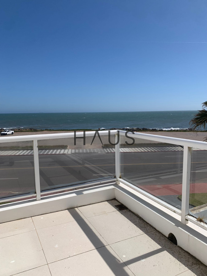Casa ID.868 - CASA EN VENTA, PRIMERA LÍNEA PUNTA DEL ESTE