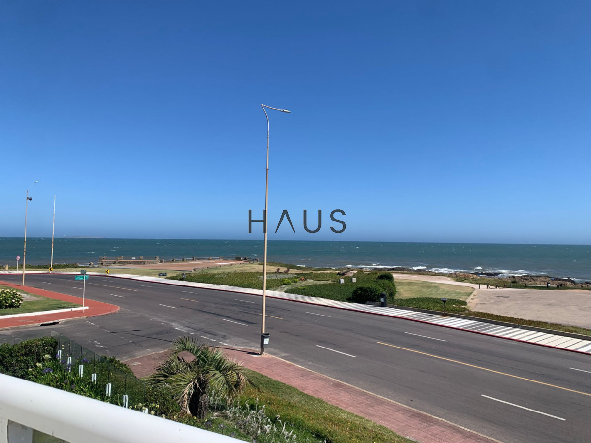 Casa ID.868 - CASA EN VENTA, PRIMERA LÍNEA PUNTA DEL ESTE