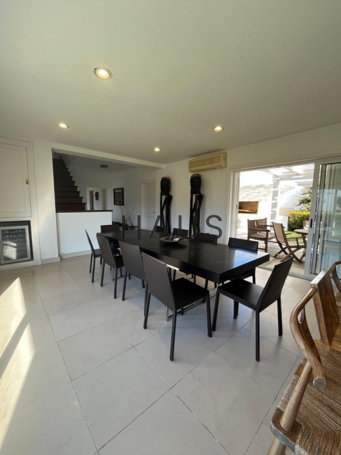 Casa ID.868 - CASA EN VENTA, PRIMERA LÍNEA PUNTA DEL ESTE
