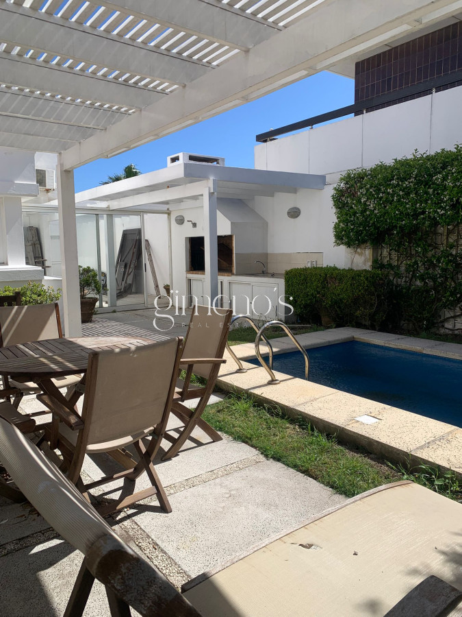 Casa ID.674 - GRAN CASA EN VENTA, PRIMERA LÍNEA