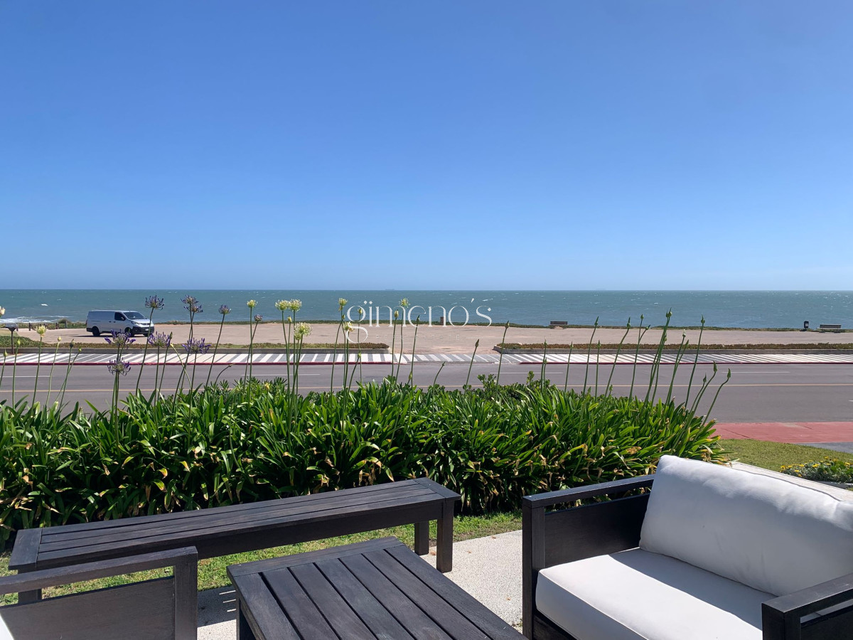 Casa ID.674 - GRAN CASA EN VENTA, PRIMERA LÍNEA