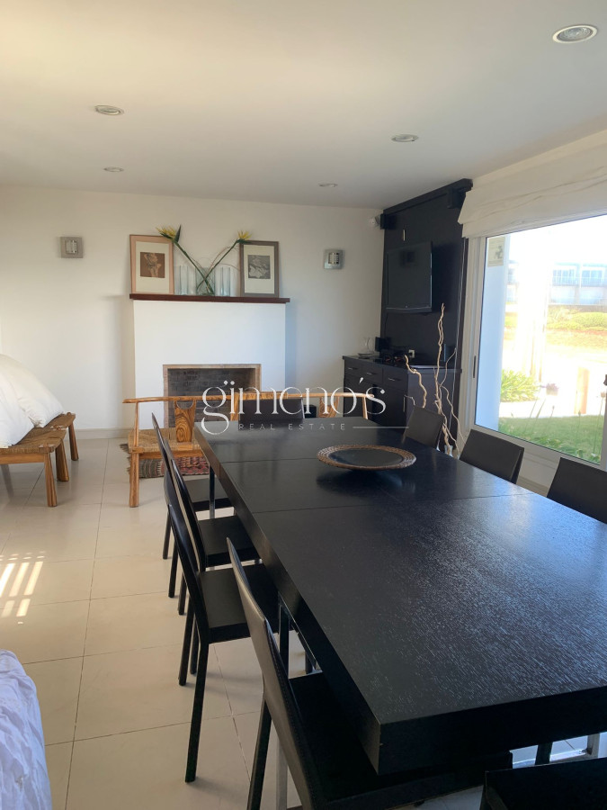 Casa ID.674 - GRAN CASA EN VENTA, PRIMERA LÍNEA