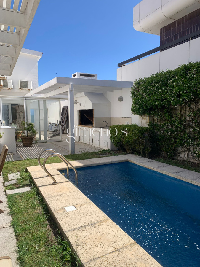 Casa ID.674 - GRAN CASA EN VENTA, PRIMERA LÍNEA