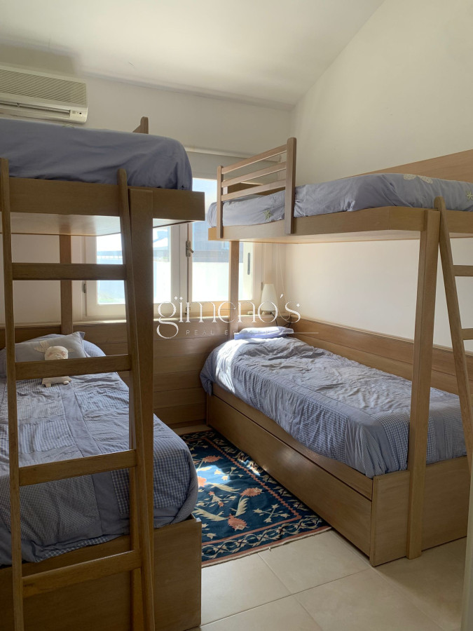 Casa ID.674 - GRAN CASA EN VENTA, PRIMERA LÍNEA