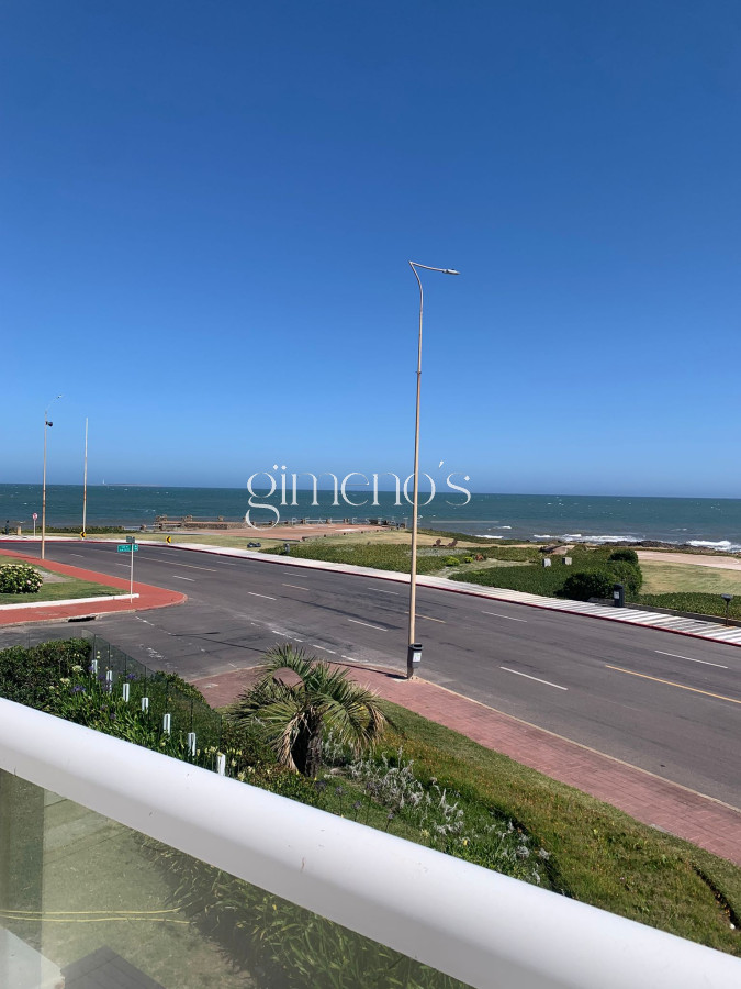 Casa ID.674 - GRAN CASA EN VENTA, PRIMERA LÍNEA