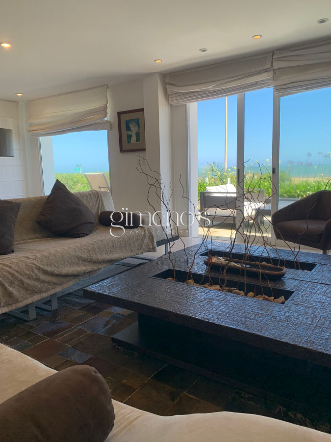 Casa ID.674 - GRAN CASA EN VENTA, PRIMERA LÍNEA